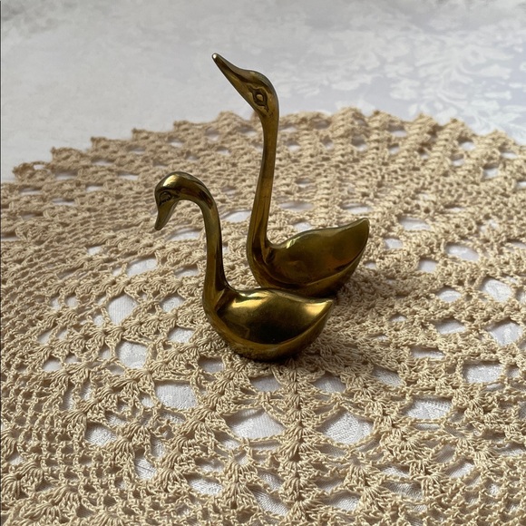 Vintage 1985 Elegant Solid Brass Gold Swan Figurines - Picture 2 of 6